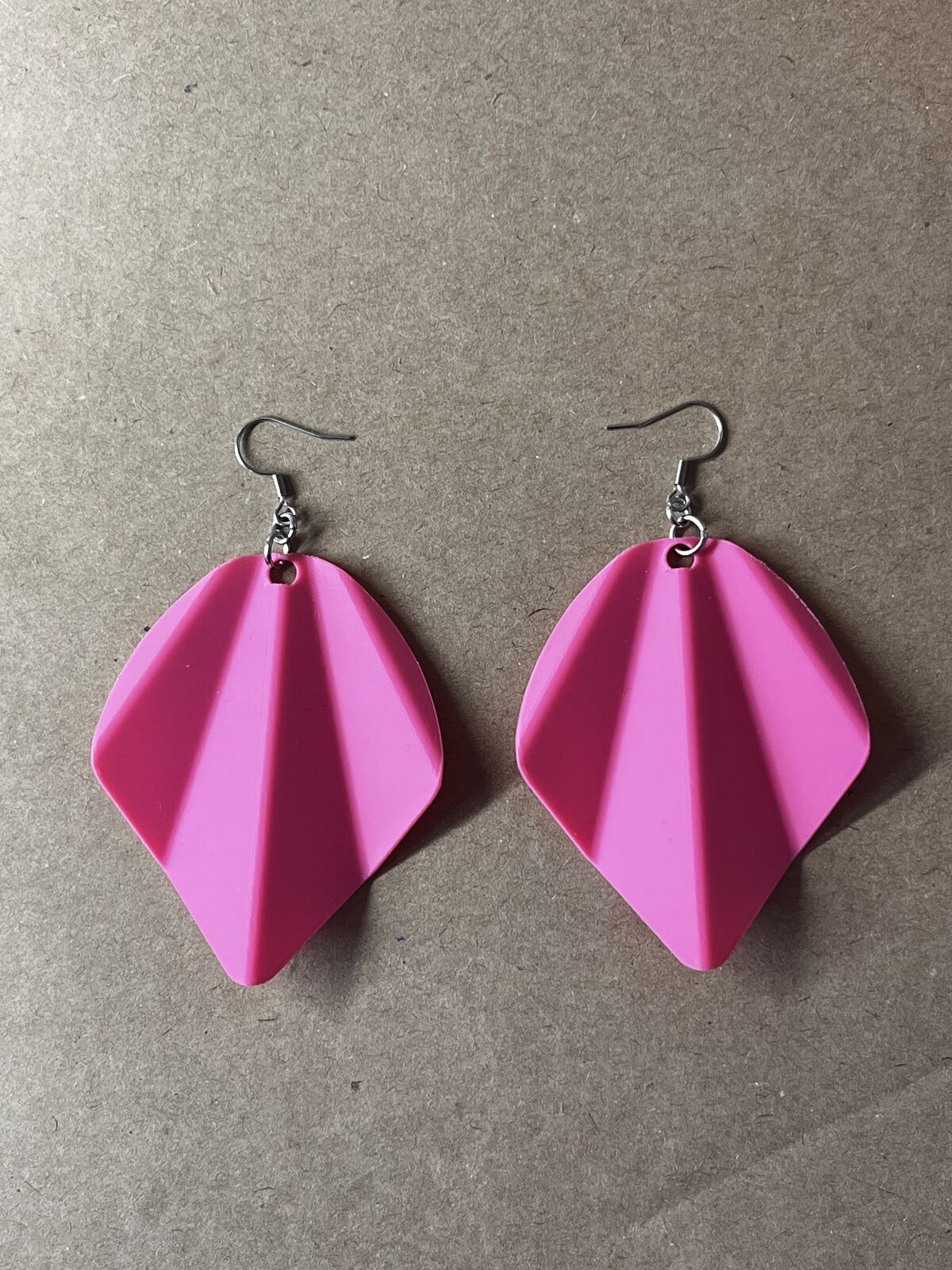 Folia earrings in the Flamingo colorway